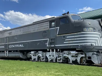 the #4085 E-8 locomotive at the NNYCRRM