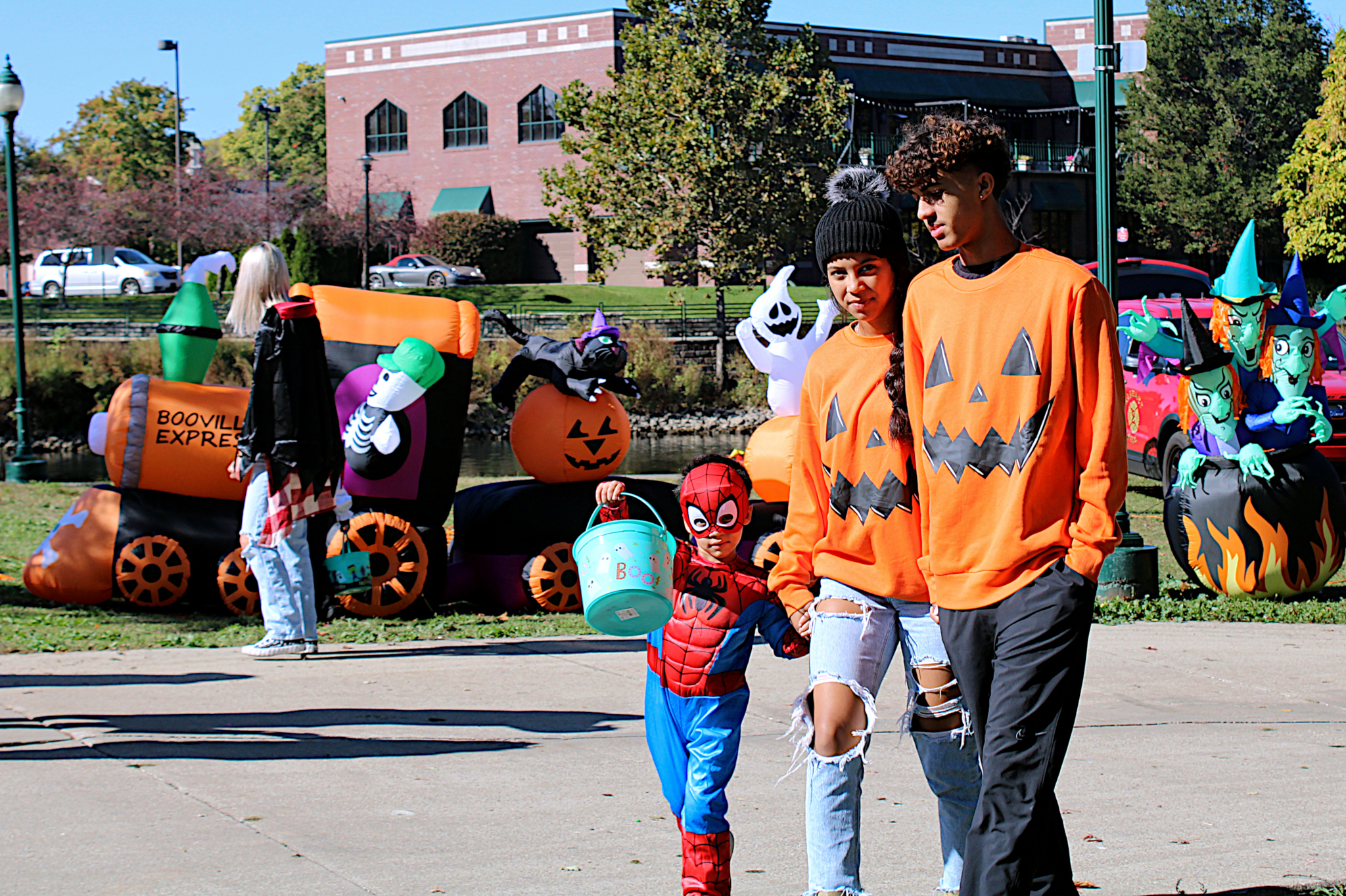 Family enjoying Island Park Trunk or Treat